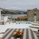 Zlata - House